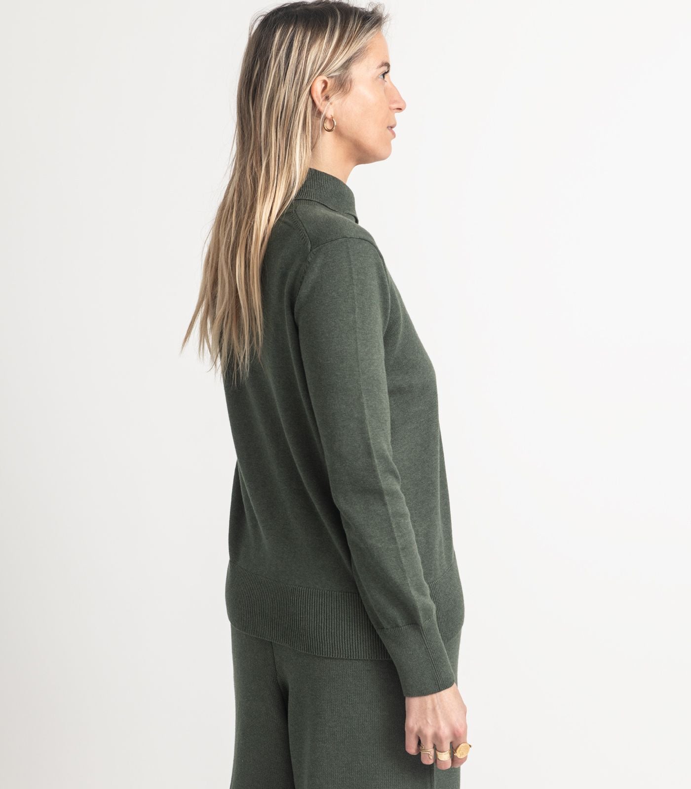 Bhumi Organic Cotton - Fine Knit Turtleneck Jumper - Olive